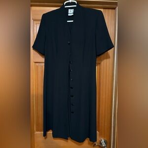 🖤Stunning, Front Button Down Dress…🖤